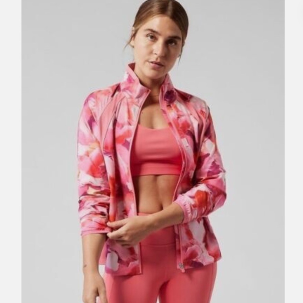 Athleta Run With It Painted Energy Coral Lightweight Jacket Top Womens M Medium